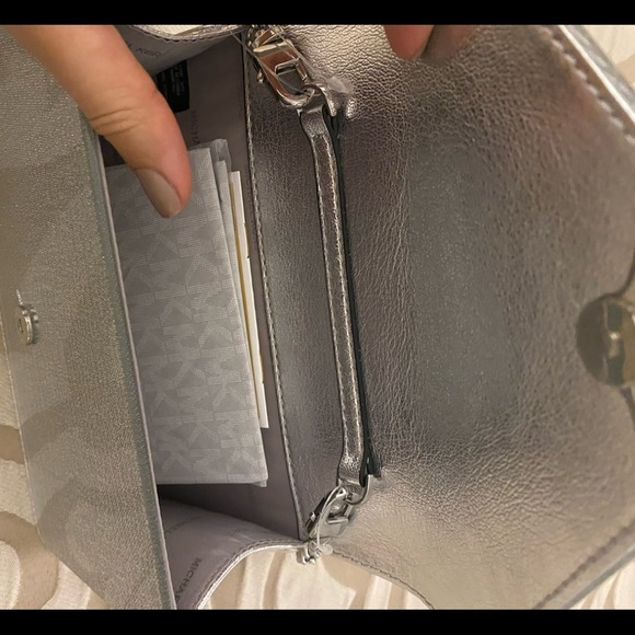 *HP* NEW MICHAEL KORS BARBARA SILVER CROSSBODY BAG - Picture 6 of 7